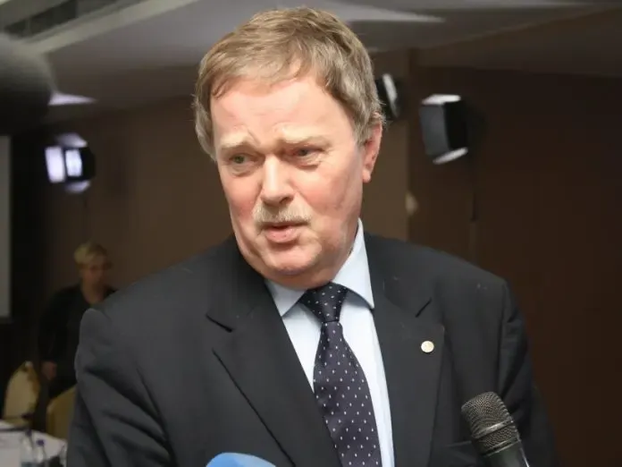 Ish-ambasadori Bosch: Shpresoj që BE t’ia bëjë kusht Ukrainës njohjen e Kosovës