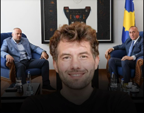 Rron Gjinovci Time, merre ni vo, gjuja Ramushit ne ftyrë. Ketu ne foto eshte me vrasesin Radoiçiç, partnerin e tij qeverises, së fundmi i akuzum per krime lufte
