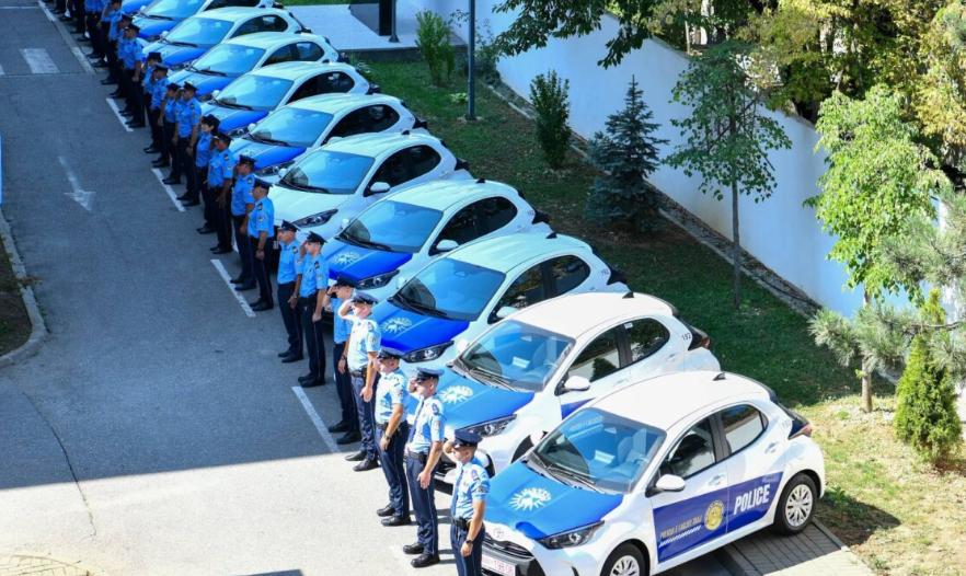 Policia e Kosovës ndan 14 vetura të reja për policët e lagjes