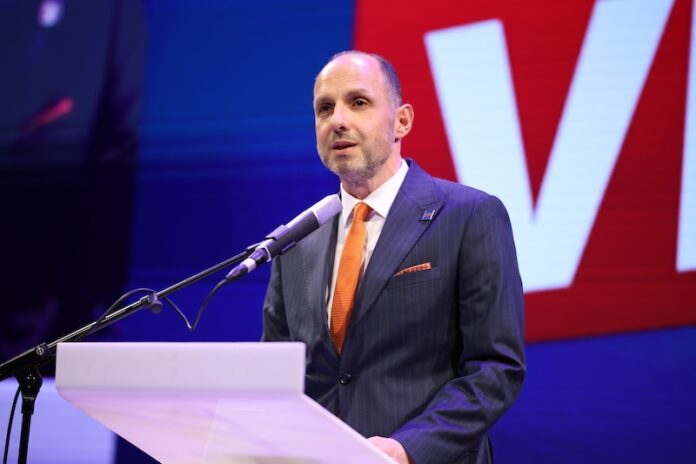 Pyetje për Ali Ahmetin: nëse e ke ndaluar ndarjen, cili ishte kuptimi i luftës së vitit 2001?