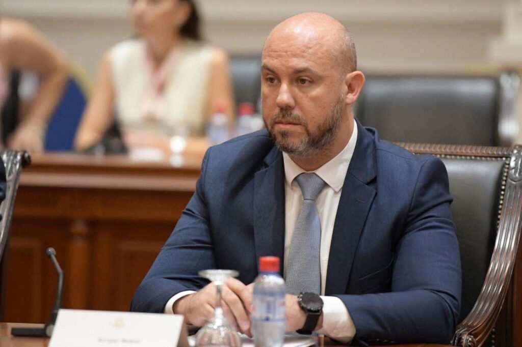 Astrit Iseni sqaron përfaqësimin në shkollën e mesme të policisë: Konkuruan 29 shqiptarë, 13 janë pranuar