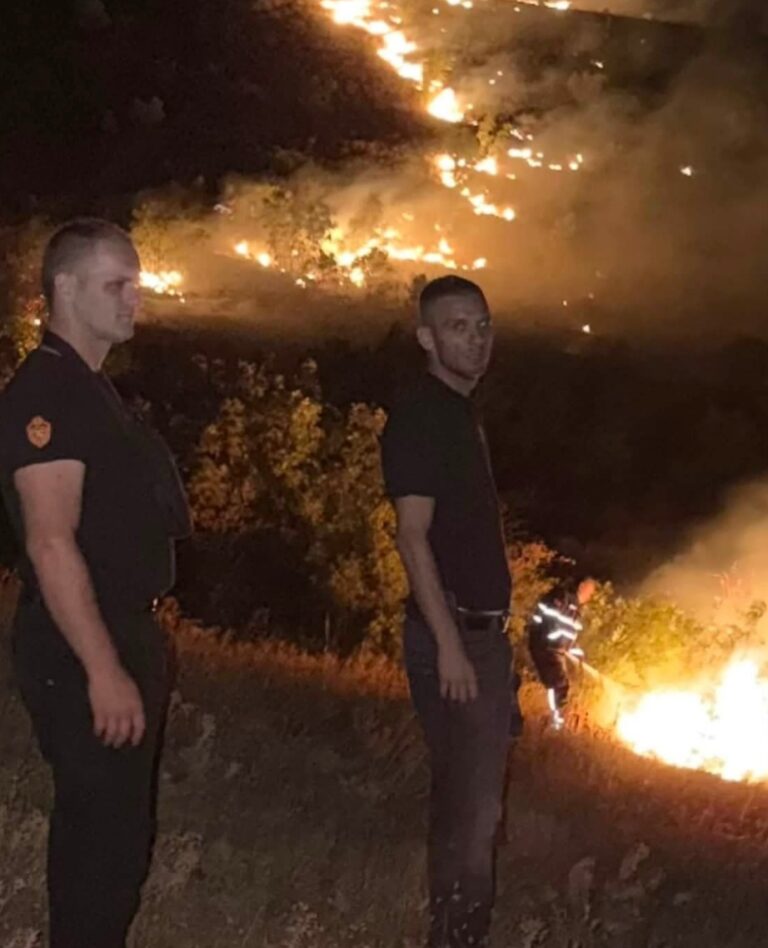 Digjet Mali i Thatë, flakët arrijnë mbi fshatin Bojanë