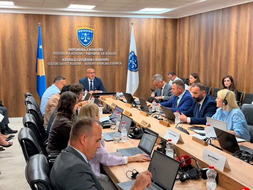 KGJK-ja refuzon kthimin e gjyqtarëve serbë që dhanë dorëheqje