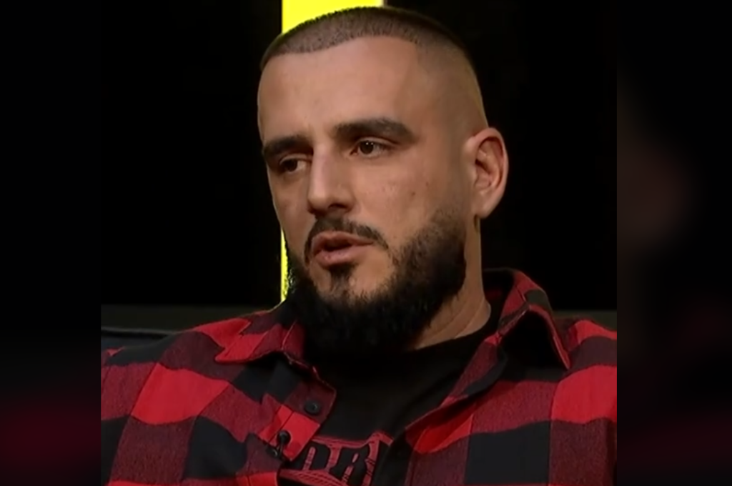“Ka me t’ju q* gjuhën e nënës”-Arian Agushi përplaset me komentuesin për shkak të Hashim Thaçit