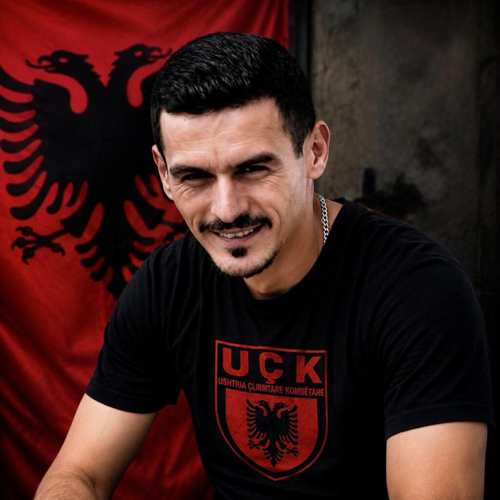 Reagon Zija Zeqiri, djali i dëshmorit të UÇK-së Zaim Zeqiri Në manifestimin ‘Vera e Mërgimtarëve – Vaksincë 2026’ u bënë homazhe dhe u vendosën lule te varrezat e dëshmorëve.”