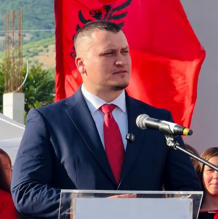 Edhe pse është ditë e diel, kryetari i Haraçinës Daut Beqiri vazhdon me projekte dhe punë konkrete
