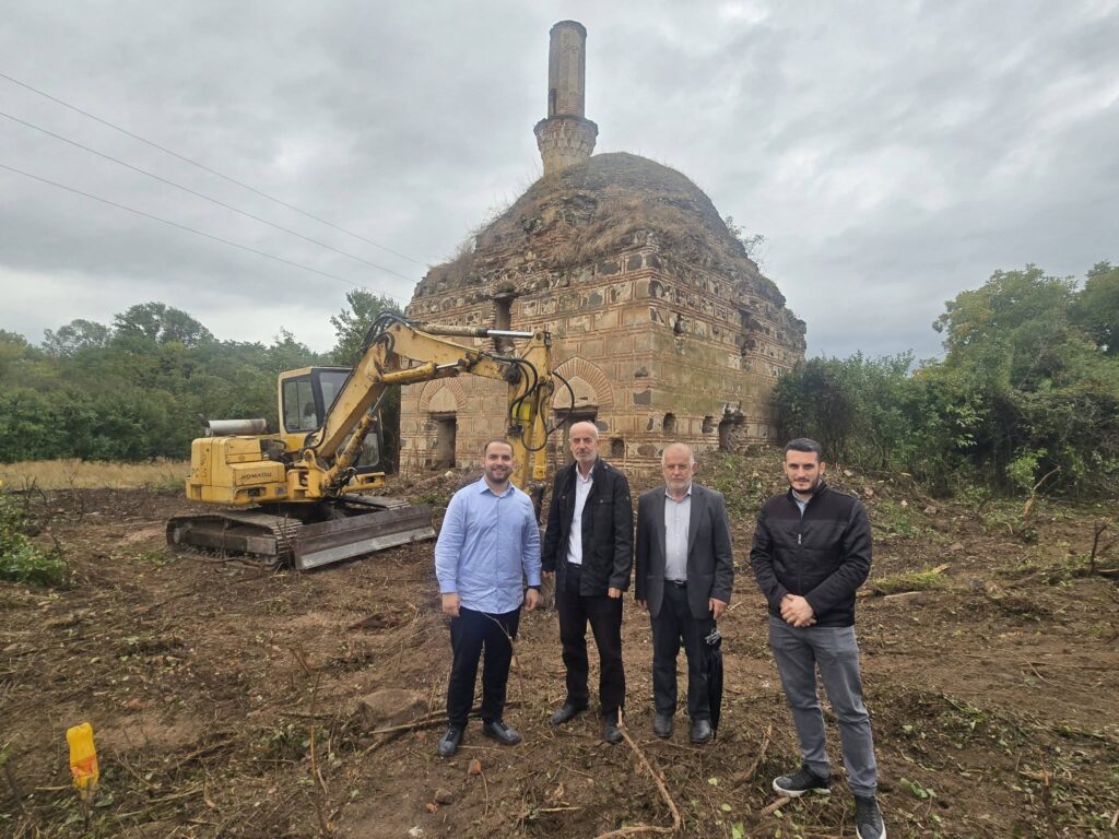 Muftinia e BFI-së – Kumanovë: Xhamia “Koxha Mehmed Beu” në Tabanoc merr një pamje të re – nis pastrimi dhe rregullimi i hapësirës së jashtme
