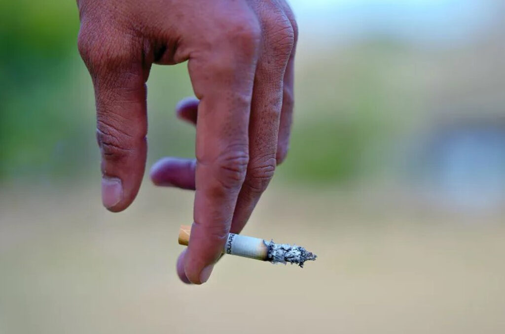 Duhanpirja mund t’ju bëjë më të vetmuar