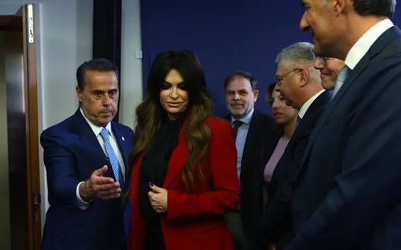 “Mund të rrëzojmë çdo qeveri që duam”/ Deklarata e ambasadores amerikane shkakton polemika në Athinë, opozita kërkon shpjegime