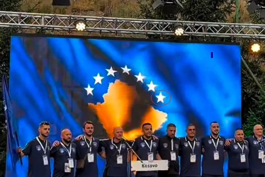 Skandaloze: Maqedonia e Veriut e paraqet flamurin e Kosovës me 7 yje