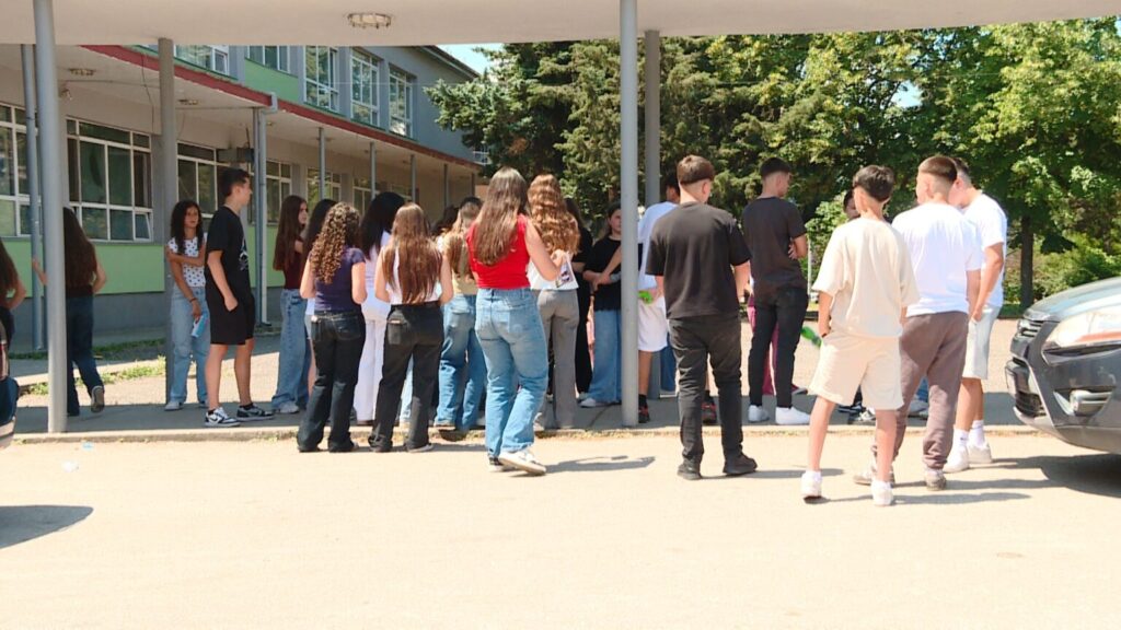 Vetëm 62% e nxënësve të vaksinuar kundër fruthit
