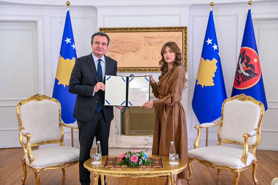 Kurti mandatohet nga Haxhiu për formim të Qeverisë