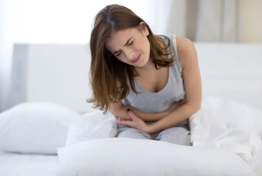Stresi dhe dhuna në fëmijëri lidhen me rrezik më të lartë për endometriozë