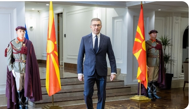 Mickoski: Beteja e sotme nuk zhvillohet me armë apo për territore, por në shkolla, spitale, gjykata, fabrika, universitete dhe institucione