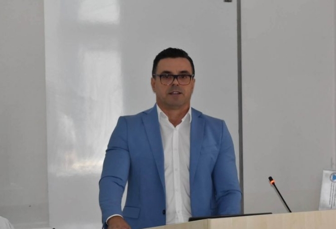 Afrim Aliti doktoroi në Gjuhë dhe letërsi angleze në UEJL