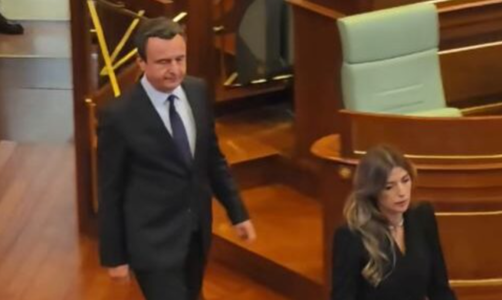 Albulena Haxhiu sërish zgjidhet kryetare e Kuvendit të Kosovës