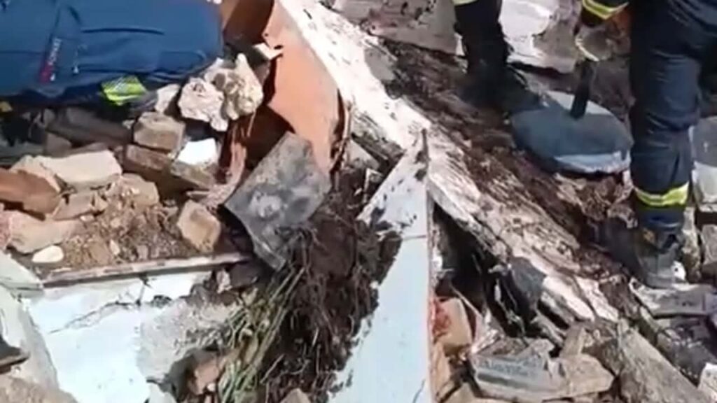 Shpërthim i fuqishëm në qendër të Athinës, ekipet e shpëtimit kërkojnë persona nën rrënoja