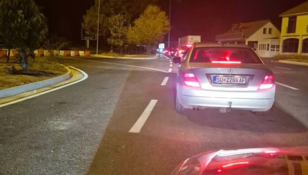 ‘One Stop Shop’ në Qafë Thanë, por pritjet nuk ndalen: Kolona të gjata edhe pas vendosjes së sistemit