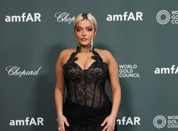 Bebe Rexha shkëlqen në mbrëmjen e amfAR në Venecia