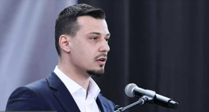 ‘‘Qëndresa vazhdon, zëri ynë nuk shuhet’’, Endrit Thaçi falënderon protestuesit