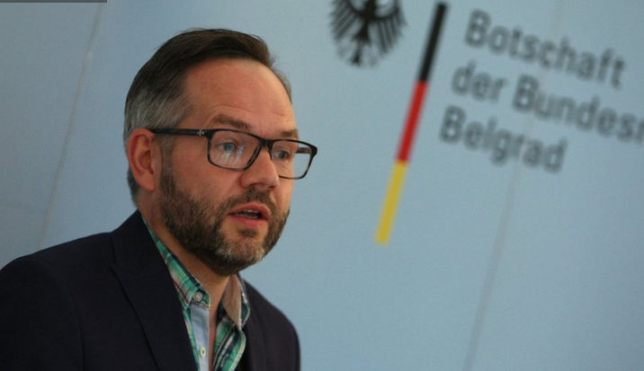 Eurodeputeti gjerman kritikon Serbinë për Mlladiqin: Beogradi nderon një kriminel lufte, kjo është e turpshme