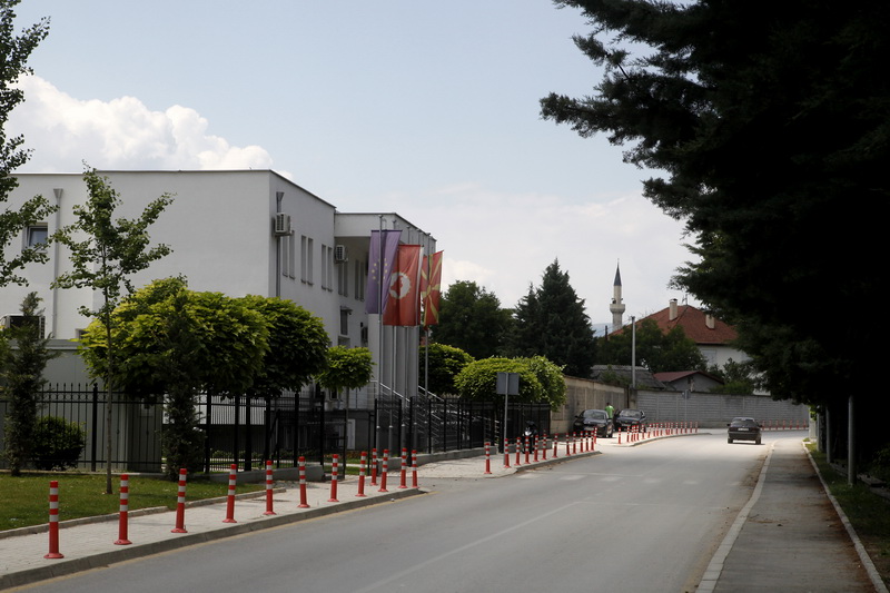 Personi që e kërcënoi kryetarin e Sarajit kërkoi falje publike