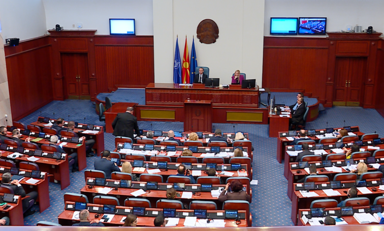 Lajm i mirë për qytetarët, do të ulen rrogat e ministrave dhe deputetëve