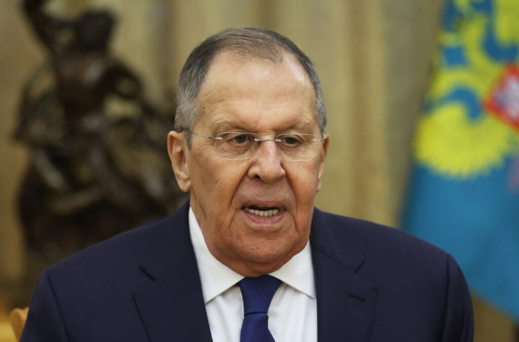 “Nëse do bisedime eja në Moskë”, Lavrov i përgjigjet Zelenskyt: Nuk na mungon vullneti, por atij i mungon karakteri