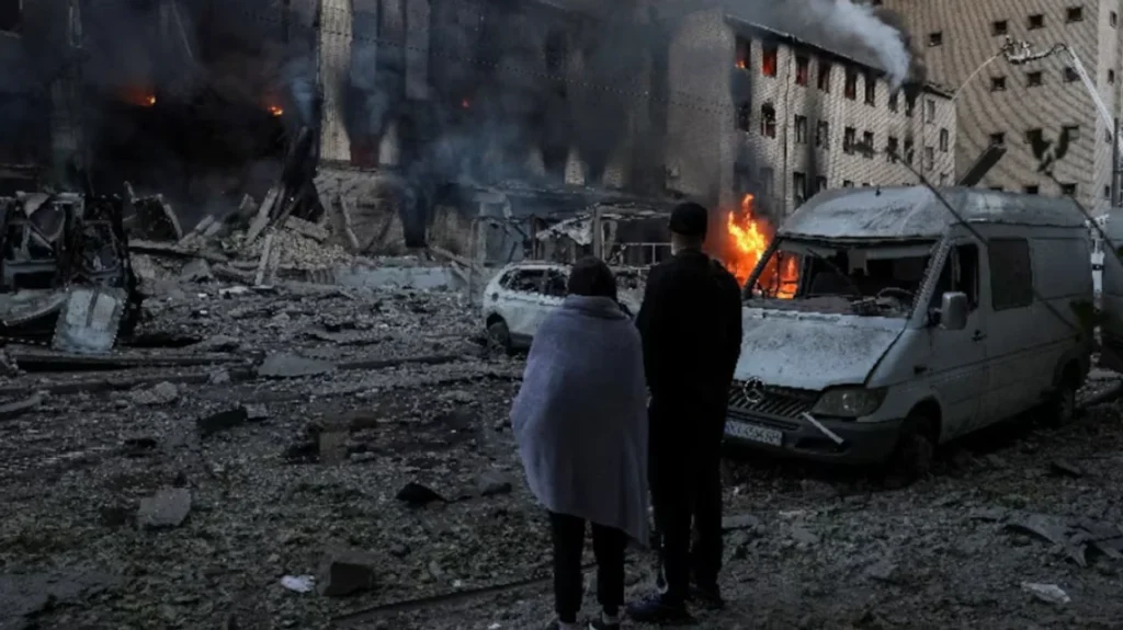 Ukraina përgatitet për një dimër të ashpër, ndërsa sulmet ruse godasin ekonominë