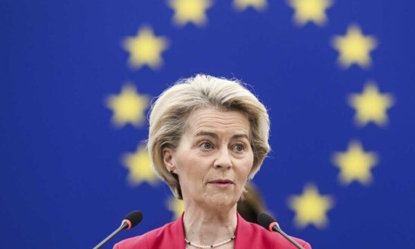 Von der Leyen anashkalon Serbinë dhe Bosnjën në turneun ballkanik: Do ta vizitojë Kosovën
