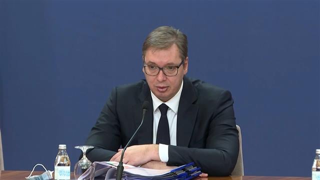 “Kërcënuan se do ta përdhunojnë Vuçiqin”: Bërnabiq i drejtohet BE-së për videon me sapun dhe burg