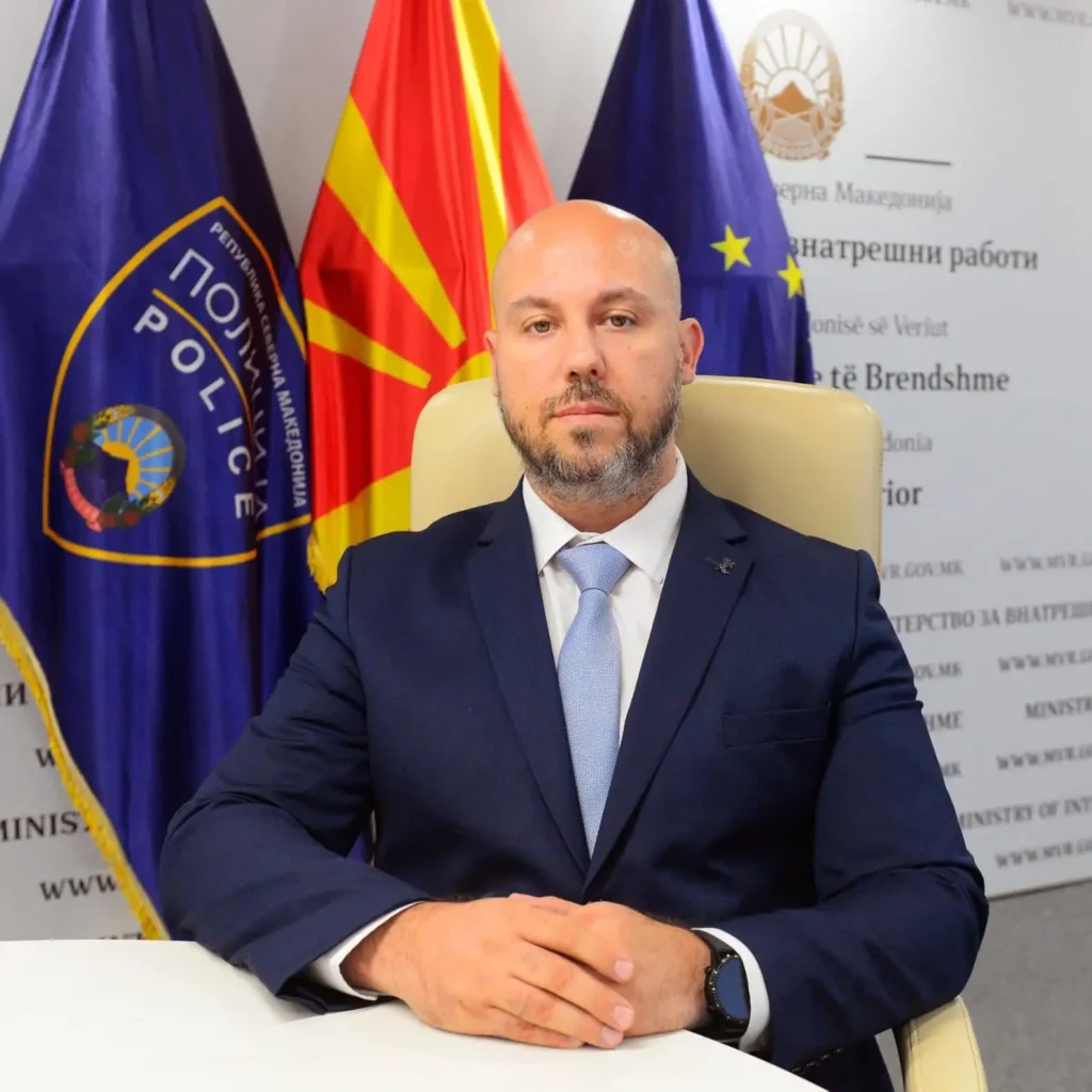 Zv/ministri Iseni nënshkruan suspendimin e 6 policëve të dyshuar për dhunën ndaj dy të rinjve shqiptarë