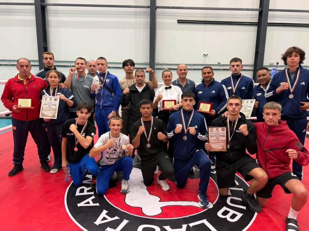 Rrezart Alili triumfon në Plovdiv të Bullgarisë, boksieri i ri nga Kumanova shpallet kampion dhe fiton medaljen e artë