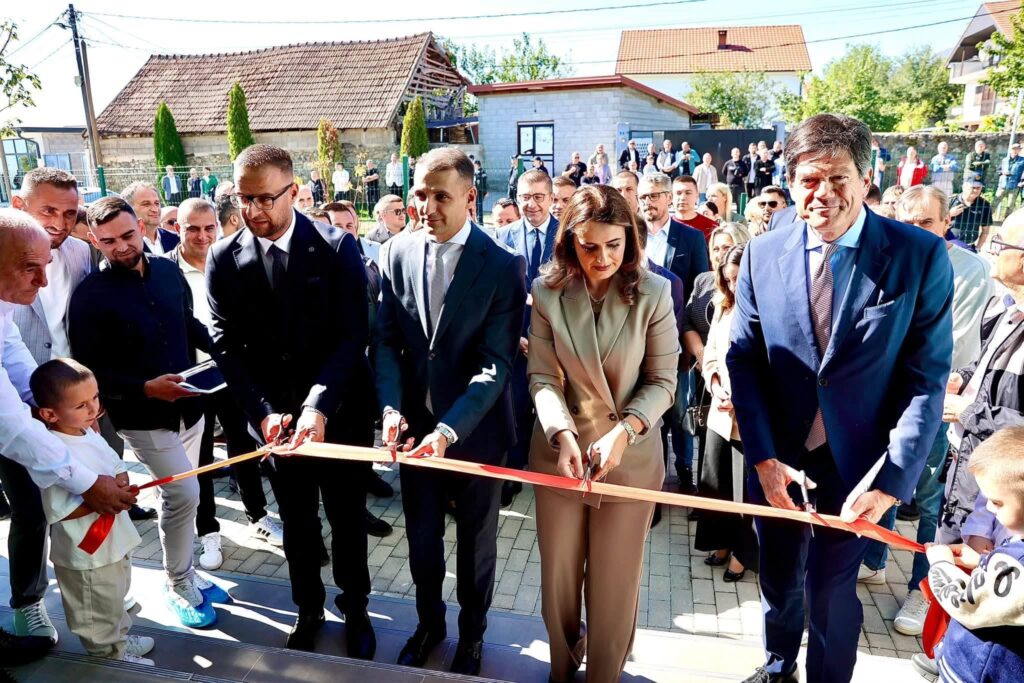 VLEN: Çerdhja e parë në Tearcë hapi dyert, shkolla super moderne po bëhet gati në Kumanovë