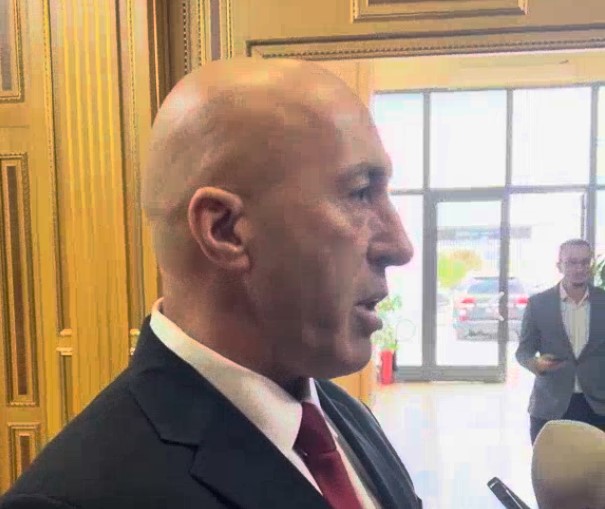 Haradinaj “shpotit” edhe PDK’në për kthimin e mundshëm të Ligjit për Specialen: Lojë e ndytë