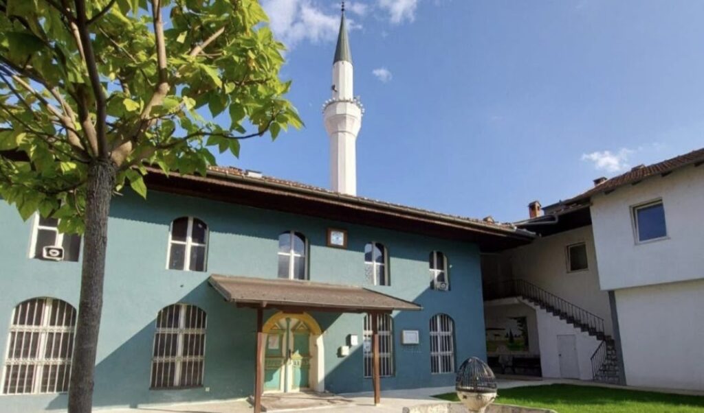 Tri tentativa për vjedhje në tri xhami të Tetovës, arrestohet 38-vjeçari