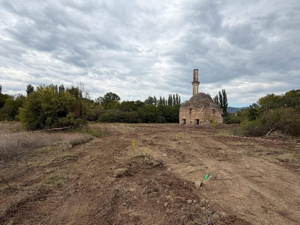 Kumanovari dhuron 26 mijë euro për rrugën që mundëson qasjen në Xhaminë e Tabanocit