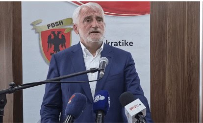 Thaçi thirrje shqiptarëve: Nëse partitë tuaja s’kanë kauzë, shkoni te ato maqedonaset