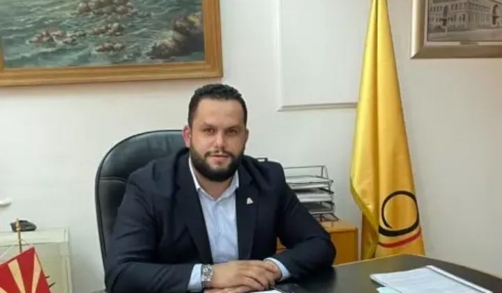 Kurtishi: Për të marrë rrogën, duhet të vish në punë, nuk shkon: edhe patriot edhe hajdut
