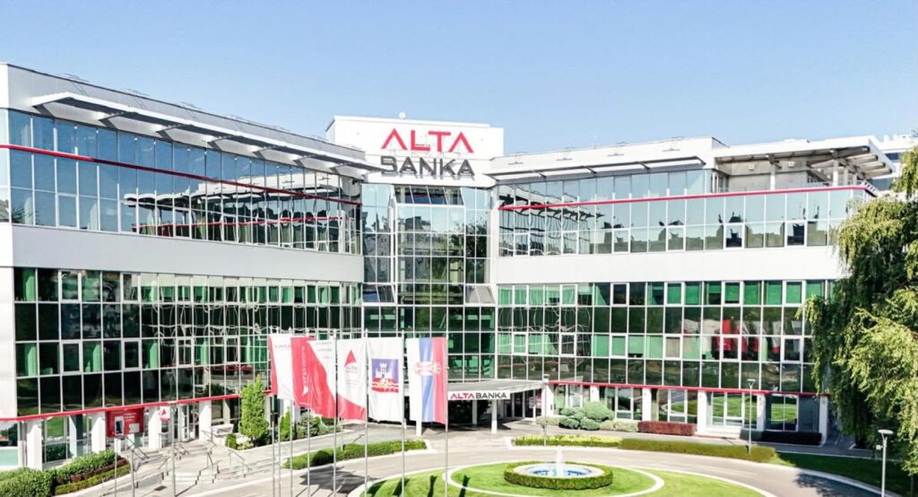 “Alta Banka” e Manastirit reagon pas zhvillimeve në Serbi: “Paratë e klientëve janë të sigurta”