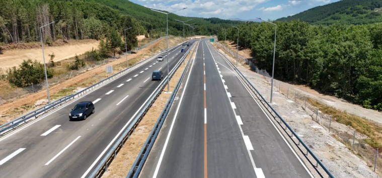 Autostrada Kërçovë–Ohër drejt përfundimit, Nikolloski inspektoi punimet intensive