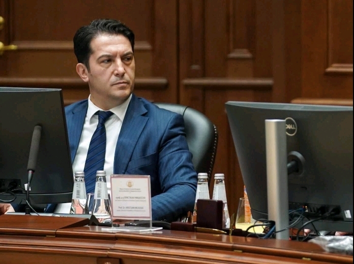 Bekim Sali: VLEN zgjidh pasigurinë e mijëra punonjësve, kontratat e përkohshme drejt transformimit në punësim të rregullt