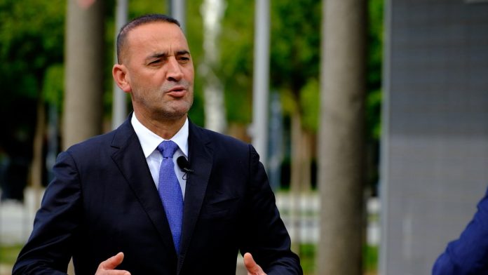 “A e shmangu Kurti gjakderdhjen?” Deklaratat e Haradinajt tronditin skenën politike në Kosovë