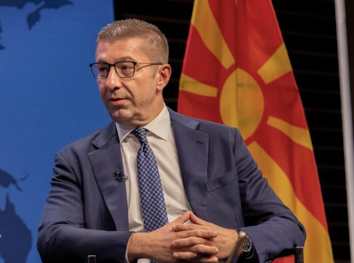 Mickoski kundër shkurtimit të festave: Të respektohen të drejtat e fituara të punëtorëve