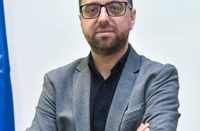 Gazetari Mefail Ismaili i ashpër ndaj partive dhe politikanëve që keqpërdorën lajmin për dy të rinjtë shqiptarë