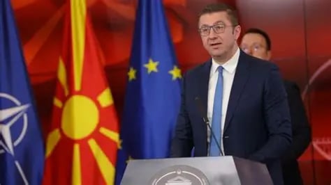 Mickoski studentëve: Udhëtoni, mësoni, por kthehuni në Maqedoni