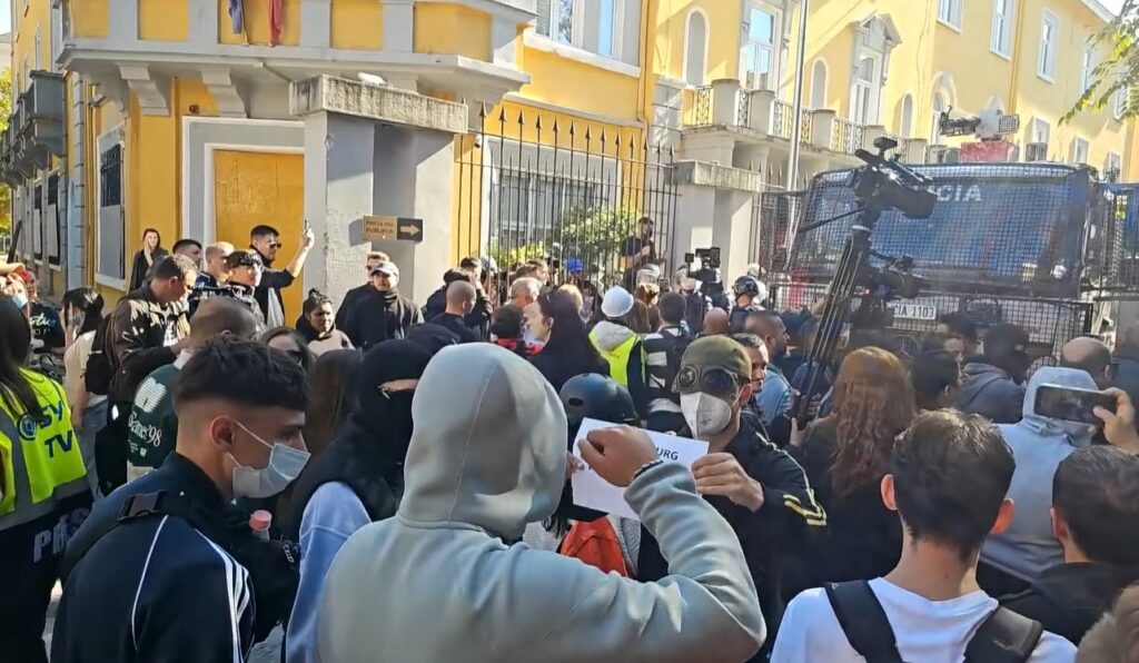 Gjykata shpall të paligjshëm arrestimin e 14 protestuesve, cakton masa sigurie për të tjerët