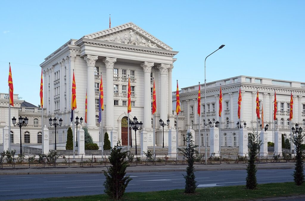 Projektligji për punësimin e përhershëm: transformimi në dy faza deri në fund të vitit 2027