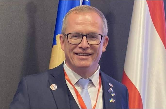 “Sonte Vuçiç, nesër Rama” kandidati për president në Austri reagon pas rrëzimit të autokratit të Serbisë