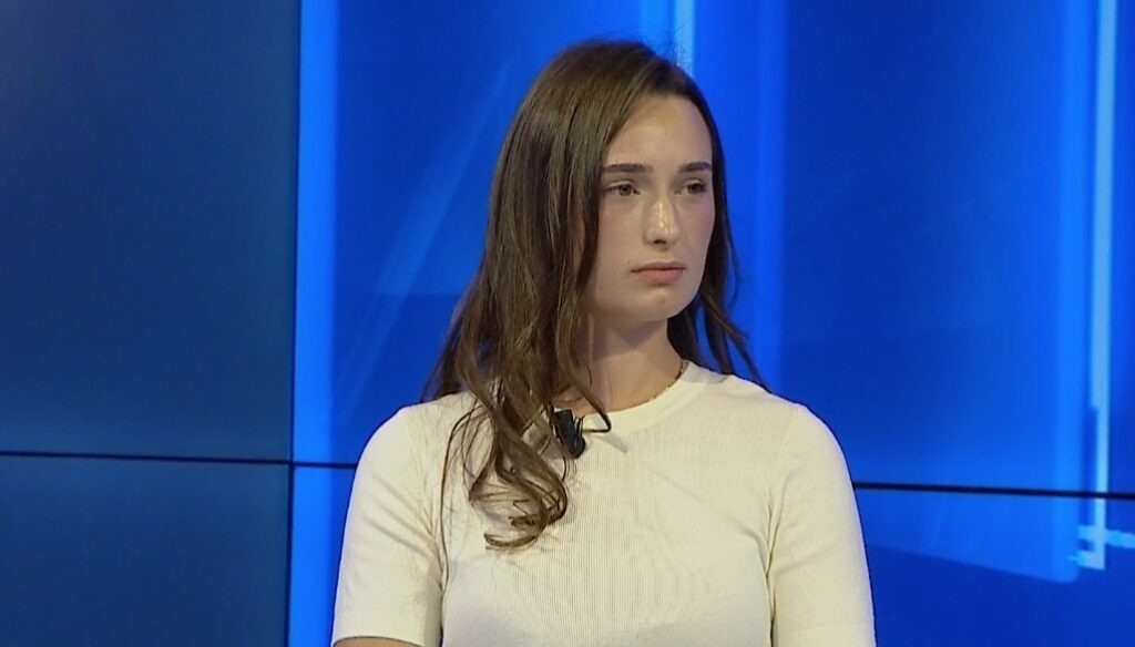 Flet studentja nga Prrenjasi që u bë virale me fjalimin e saj: “Rinia ka humbur besimin, s’ka perspektivë”